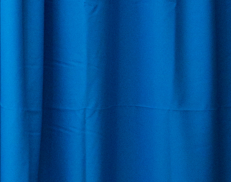 Cortinas lisas de 2.50 m x 2 m.