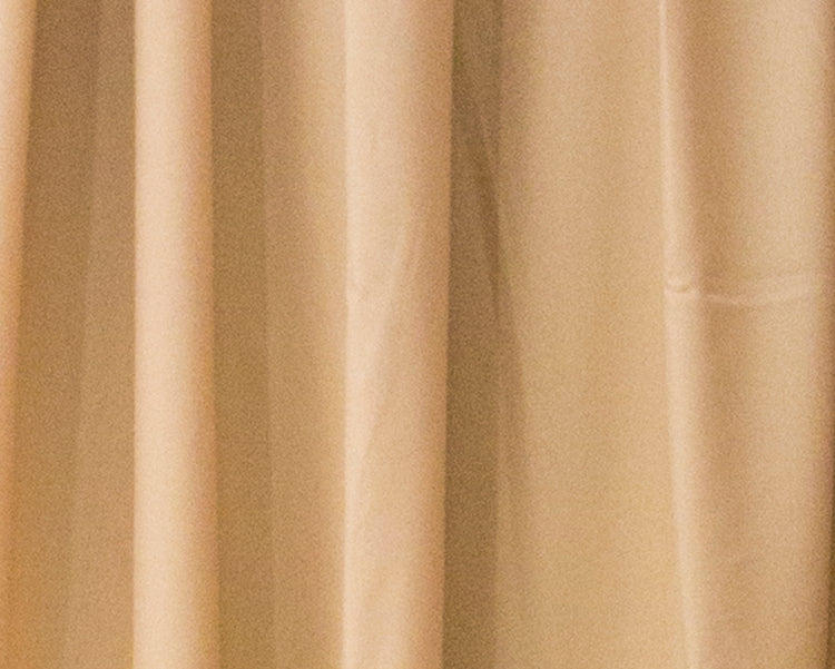 Cortinas lisas de 2.50 m x 2 m.